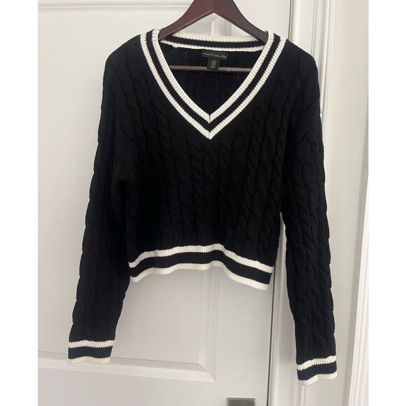 House of Harlow 1960 Sweaters - House of Harlow 1960 v-neck crop cable sweater black white Sz. M